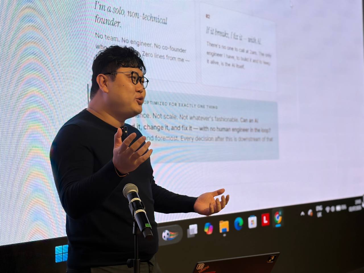 Kong presenting Zhiji at Roast #7